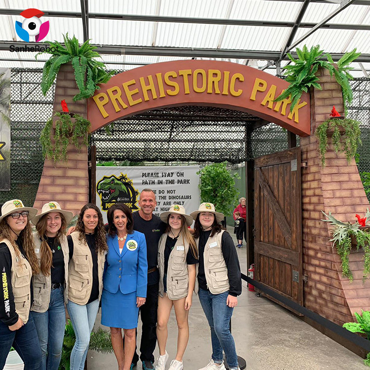 China Wholesale Ceramic Animal Sculptures Factories Pricelist - Dinosaur amusement park fiberglass decoration gate  – Sanhe