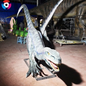 Jurassic Park Props Dinosaur Life Size Velociraptor Sculpture Theme Dinosaur Statue for sale