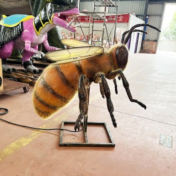 Big Size Realistic Insects Model Simulation Animatronic Bee Statue for Garden Zoo Decoration