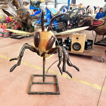 Big Size Realistic Insects Model Simulation Animatronic Bee Statue for Garden Zoo Decoration