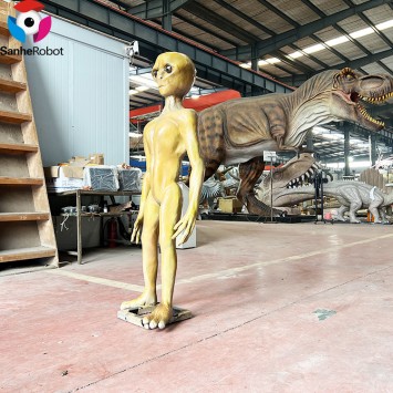 Realistic High Simulation Alien Model Life Size Custom Movie Alien Figure Statue for sale