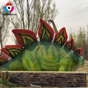 Се продава скулптура на диносаурус од фиберглас во природна големина на отворено