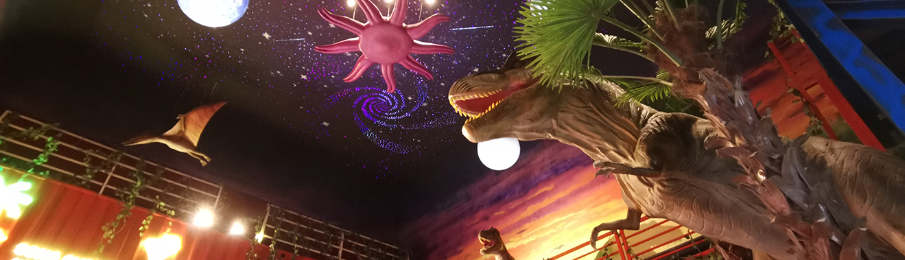 Exposition intérieure de dinosaures