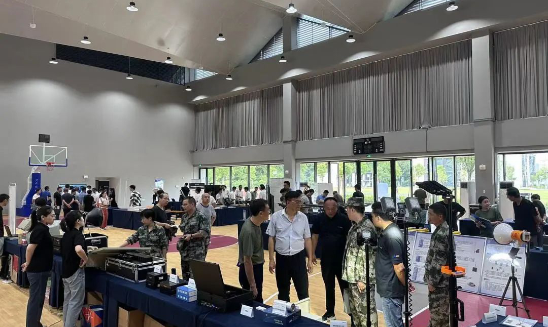 Senken Group made a wonderful appearance at the joint performance and training equipment exhibition of mobile command vehicles in the Yangtze River Delta region