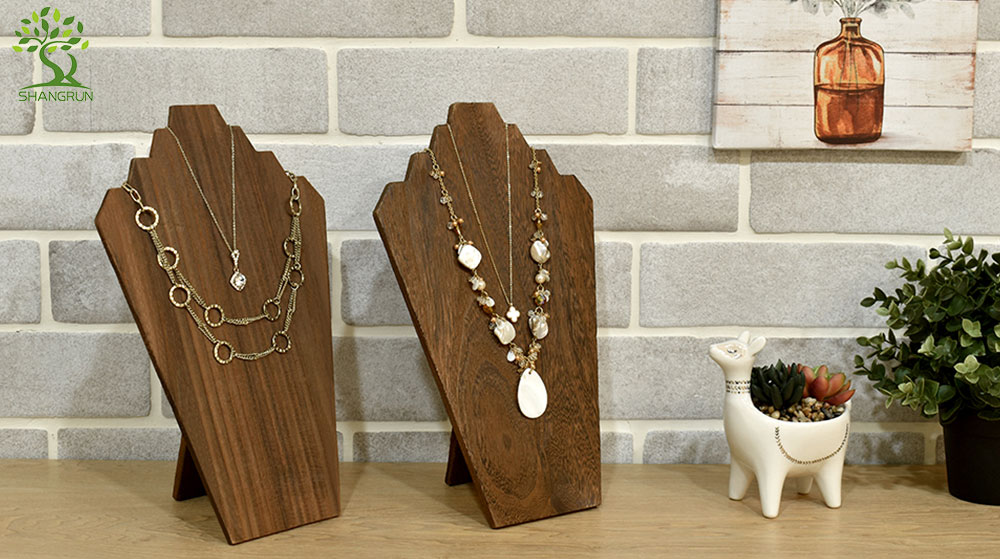 Conjunto de 2 expositores de joias de madeira, bustos de madeira criam o espaço de exibição perfeito