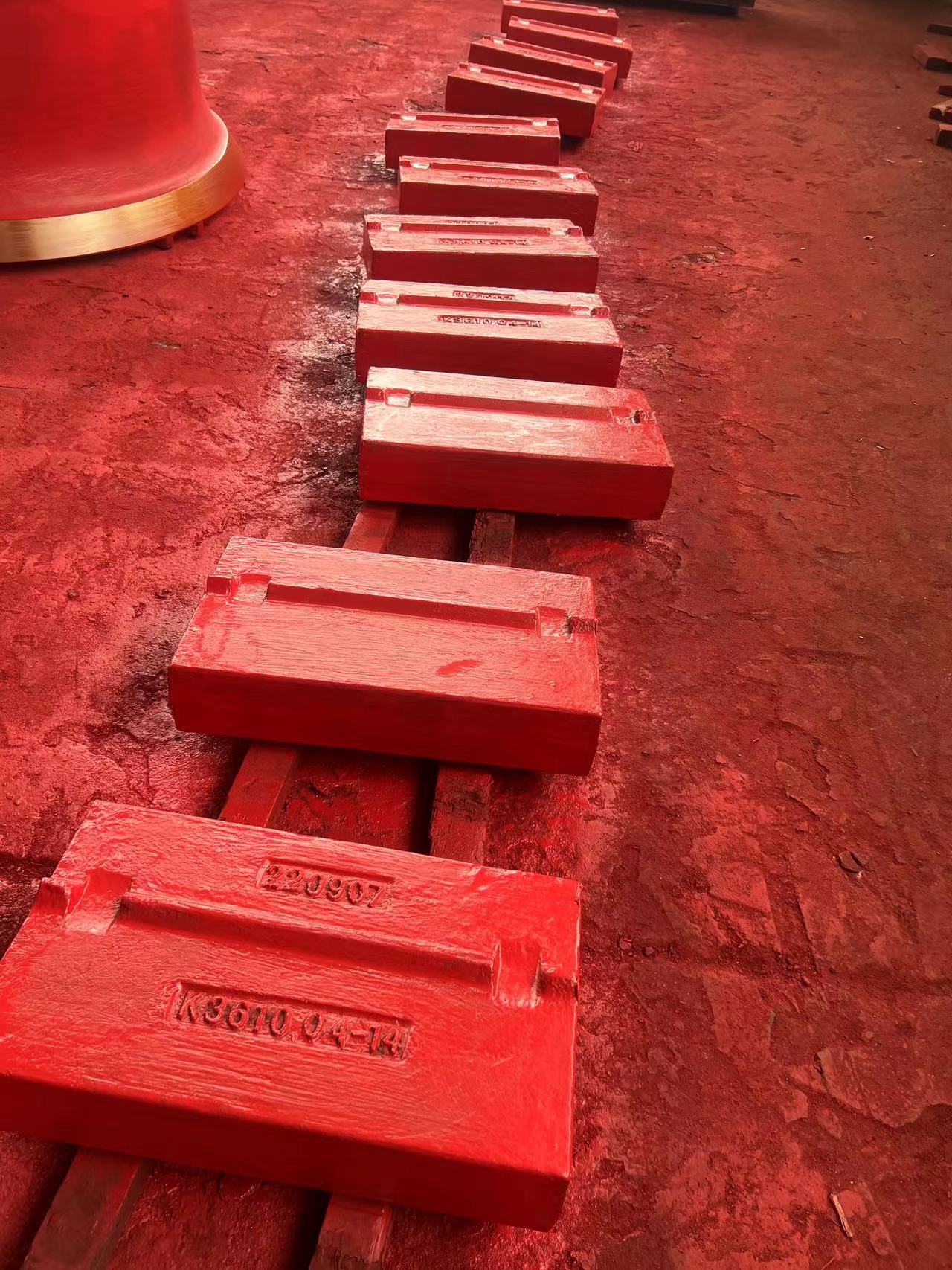 Introduction of Fastening Method of Blow Bar for Wear-resistant Parts of Impact Crusher