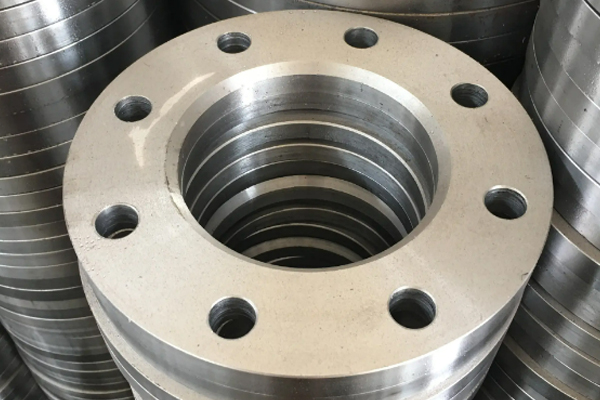 What is the difference between flange and flange blind plate