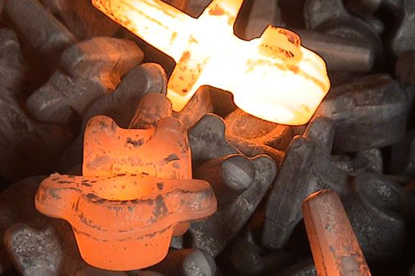 What should be noted in the examination of die forgings before heat treatment?