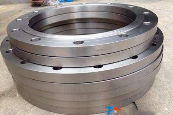 What forging technology does the flange factory have?