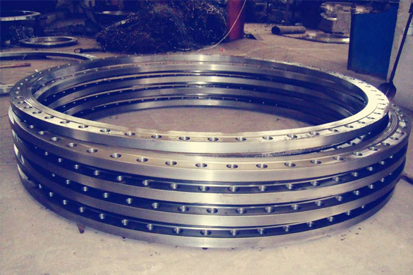 What are the inspection methods for large diameter flange quality?
