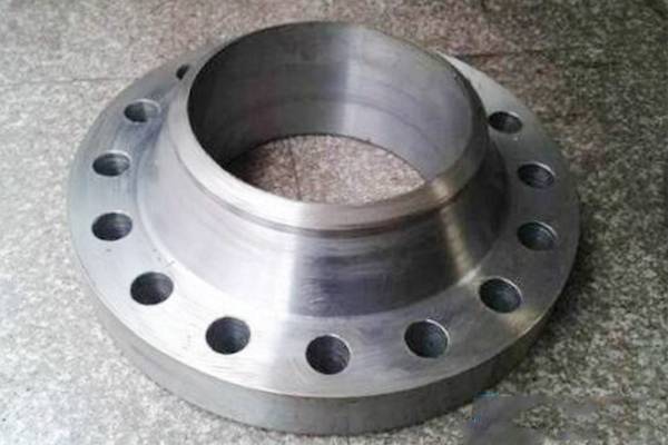 What are the causes of flange leakage?