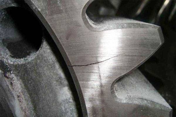 Defectes i contramesures de grans forjades: Esquerdes de forja