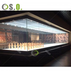 High End Fashion Museum Glass Exhibits Display Showcase