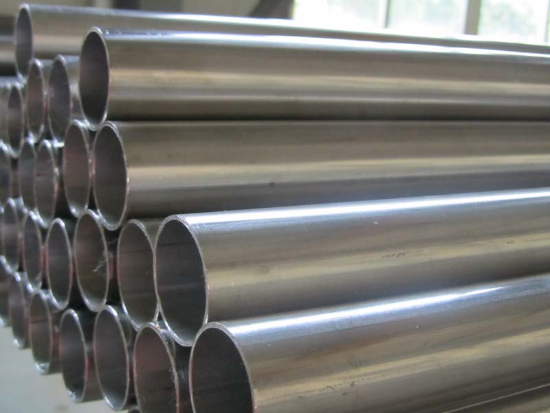What causes corrosion of stainless steel welded pipe?