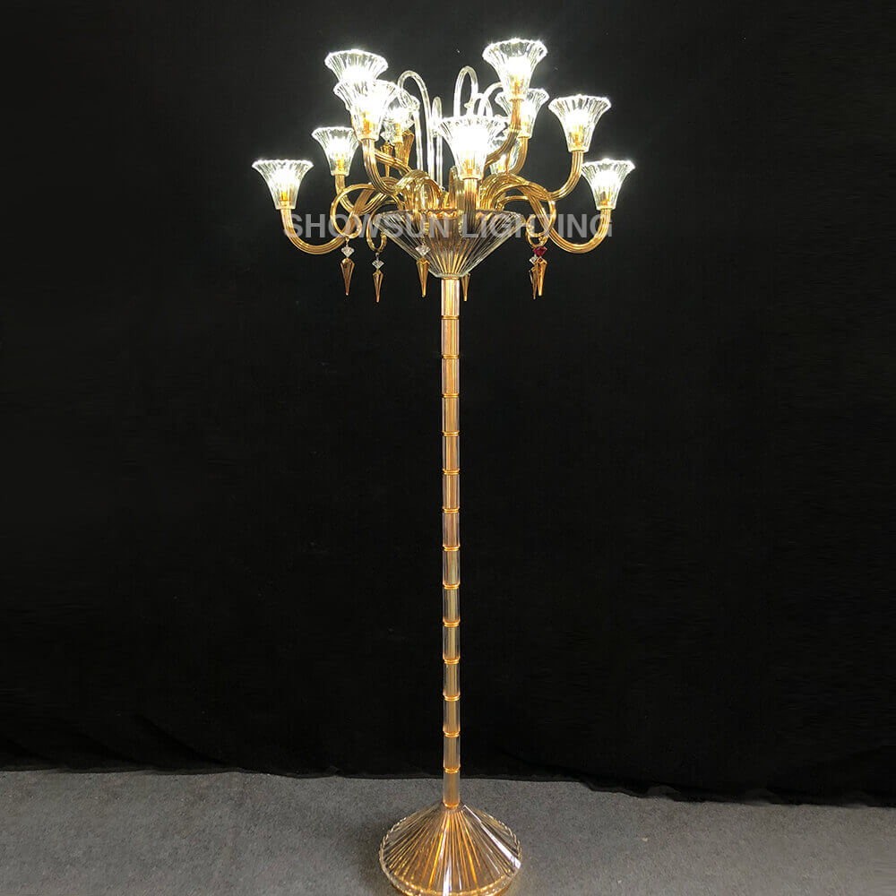 Lámpara de pie Baccarat de 12 luces en oro