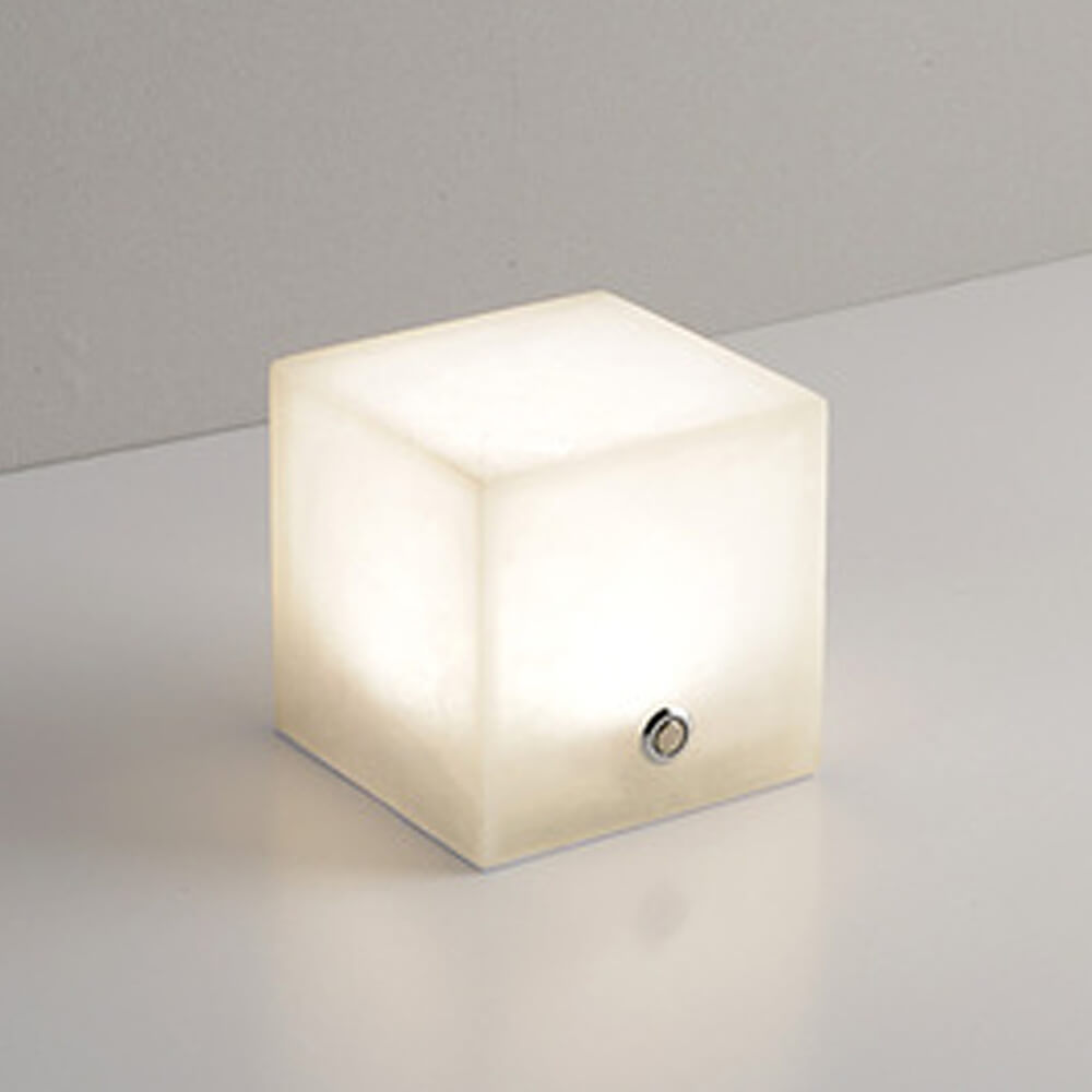 Alabastrowa lampa biurkowa Cube