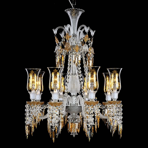 Lampe en cristal Baccarat à 8 lumières claires et ambrées avec abat-jour en verre