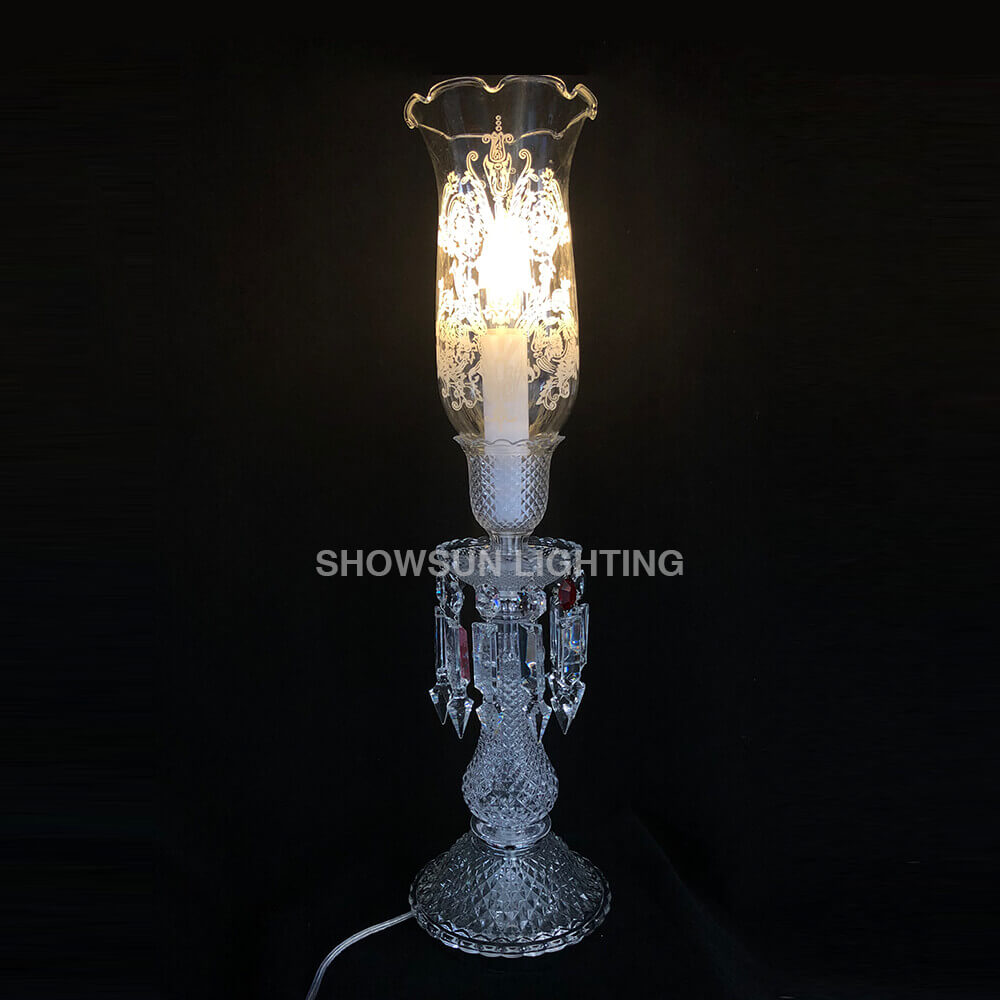 1 ligte Baccarat-lamp met glasskerms kristaltafellamp