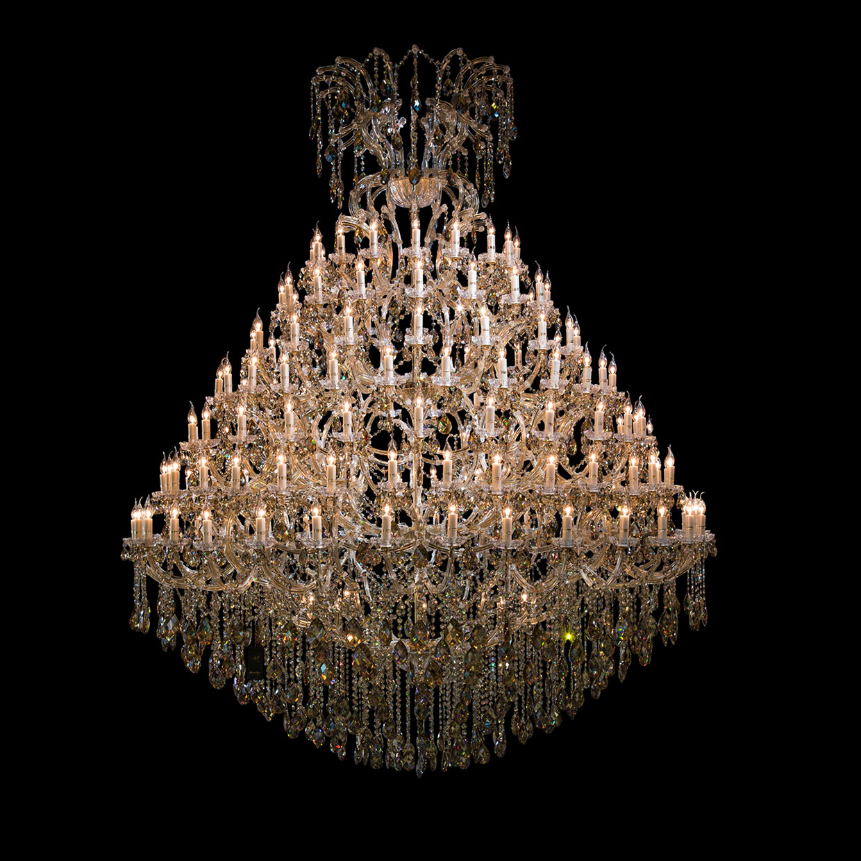 Огроман кристални лустер од 176 светла Велики лустер Марије Терезије за салу за венчања