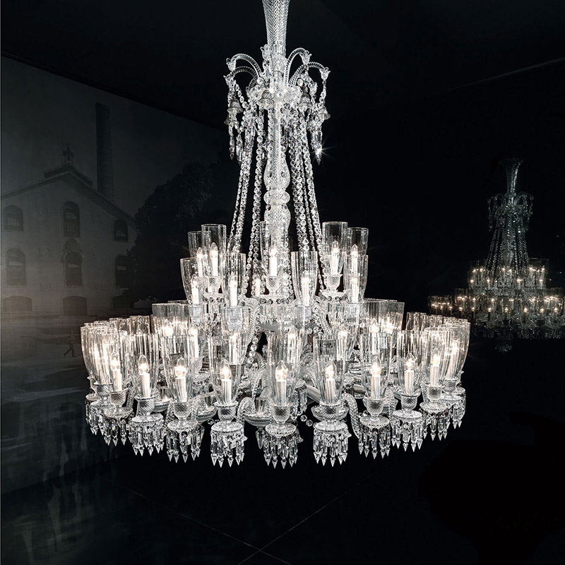 Klare Baccarat-Kronleuchterbeleuchtung mit 64 Lichtern und Glasschirmen