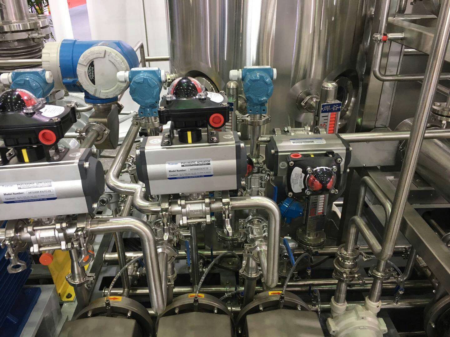 Izboljšanje natančnosti merjenja tlaka v mlečni industriji z uporabo senzorjev tlaka z ravno membrano
