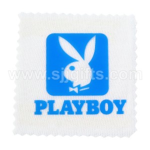 Best quality China Customized High Density Polyester Center Fold Woven Clothing Label for Garment