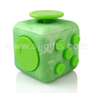 Factory Free sample China Mini Finger Toys 3D Spinning Fidget Ball Infinity Cubes Fidgets Toys for Office Relaxation, Stress Reduction Magical Cube
