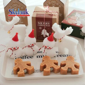 Professional Christmas Gingerbread Man & Elk & Snowman Scented Candles With Excellent Performance