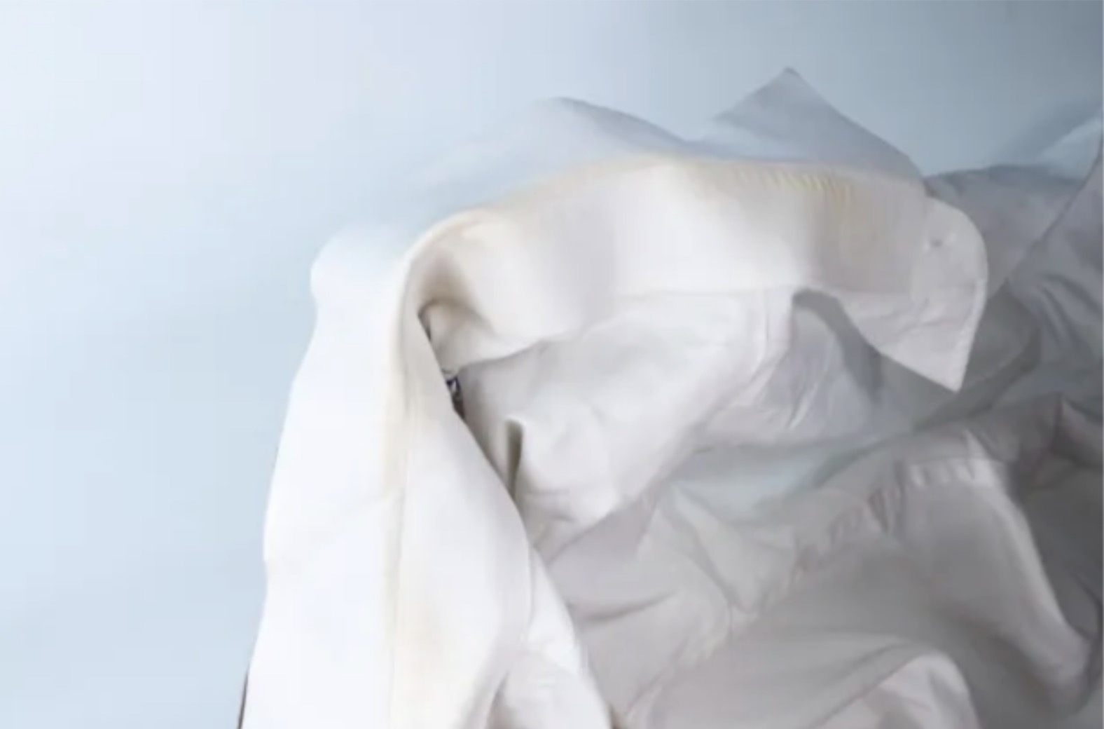 Jak prać pożółkłe białe ubrania?Jak tego uniknąć?