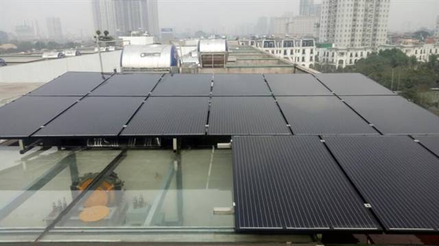 Solenergi på taket erbjuder en besparingslösning under COVID-19-pandemin