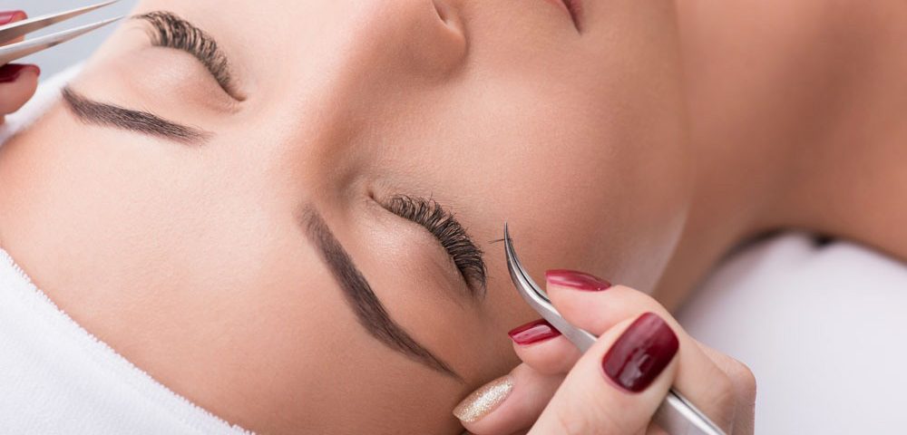How to Apply Eyelash Extensions in 8 Simple Steps