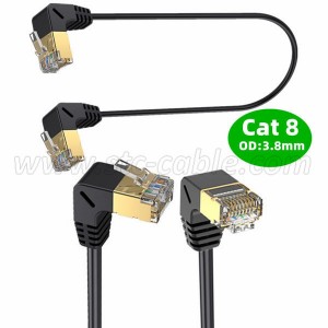 An beiden Enden nach unten oder oben abgewinkeltes, schlankes Cat8-Ethernet-Kabel