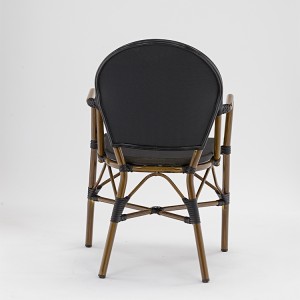 Črn fotelj, ki ga je mogoče zložiti, iz tkanine in poslikave iz bambusa