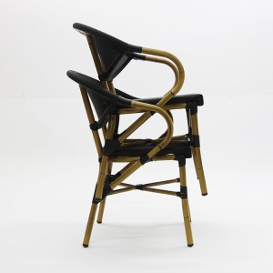 Mrežasta stolica od tkanine koja se može slagati na otvorenom