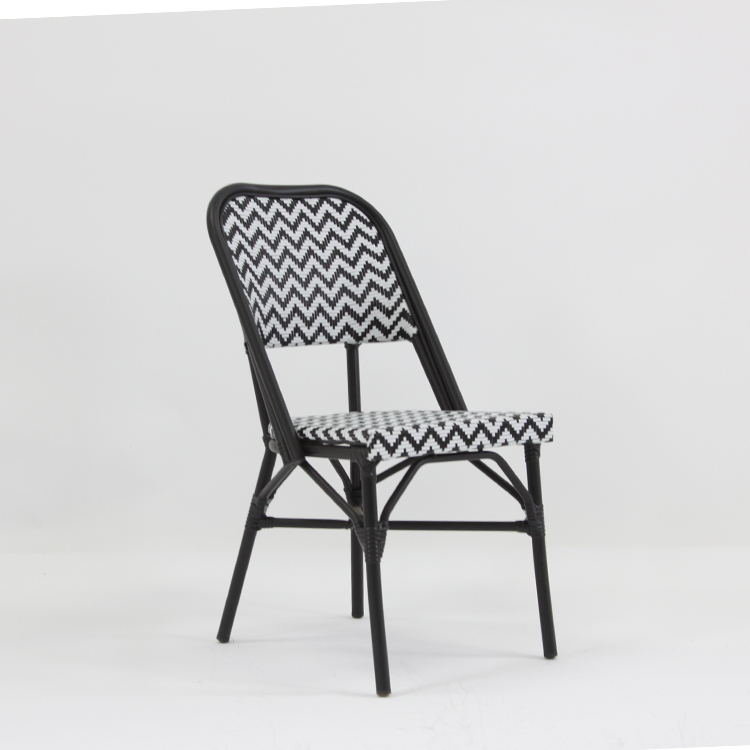 Krzesło bistro z tkaniny tekstylnej na zewnątrz