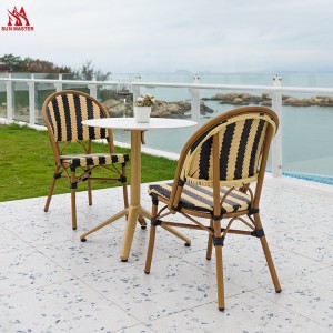 Plastična stolica bez ruku od bambusa od ratana