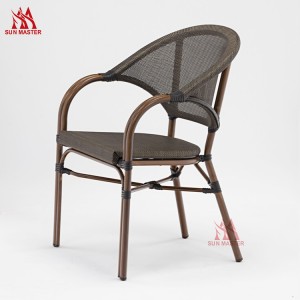 Добавувачот ткаенини Бистро стол за натрупување