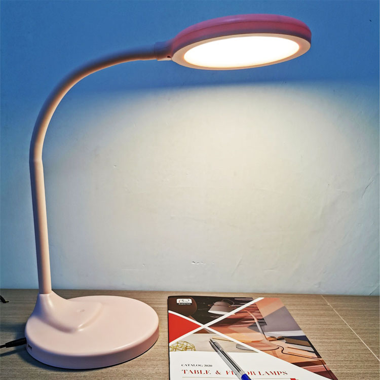 wholesale high quality modern led desk lamp with USB charging port for reading hotel living room Featured Image