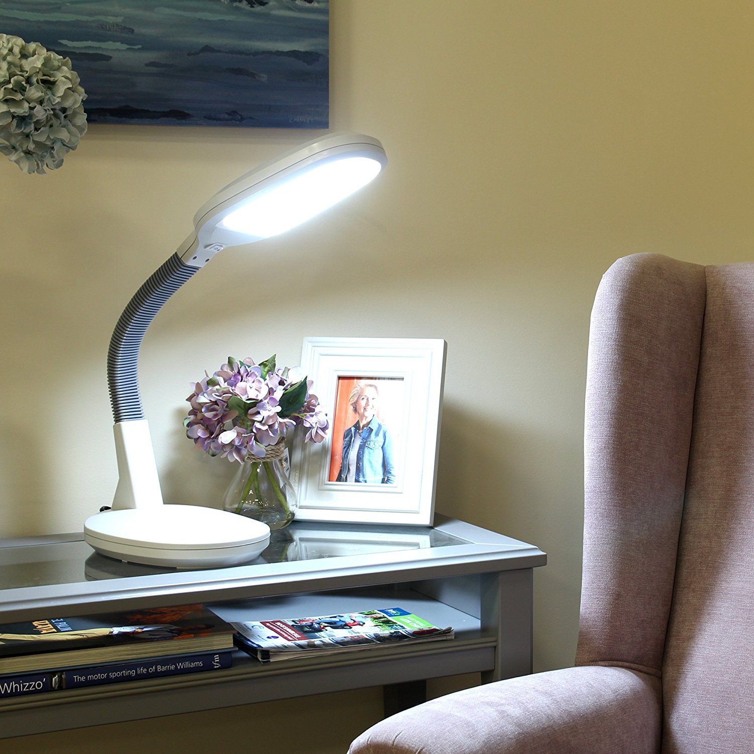 Classical LED table lamp for reading Featured Image
