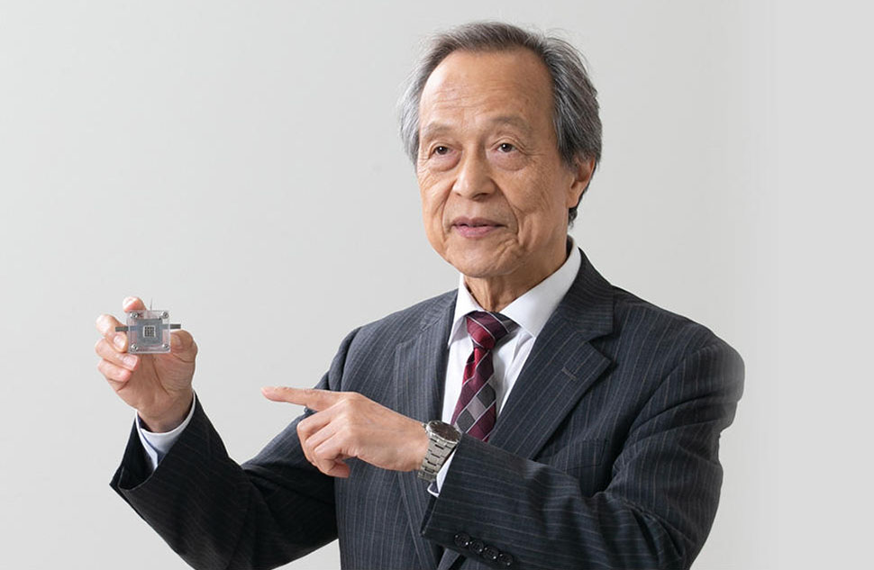 Японы судлаач шээсний дуслыг хэдэн цагийн турш LED-ийг асаахад ашигладаг