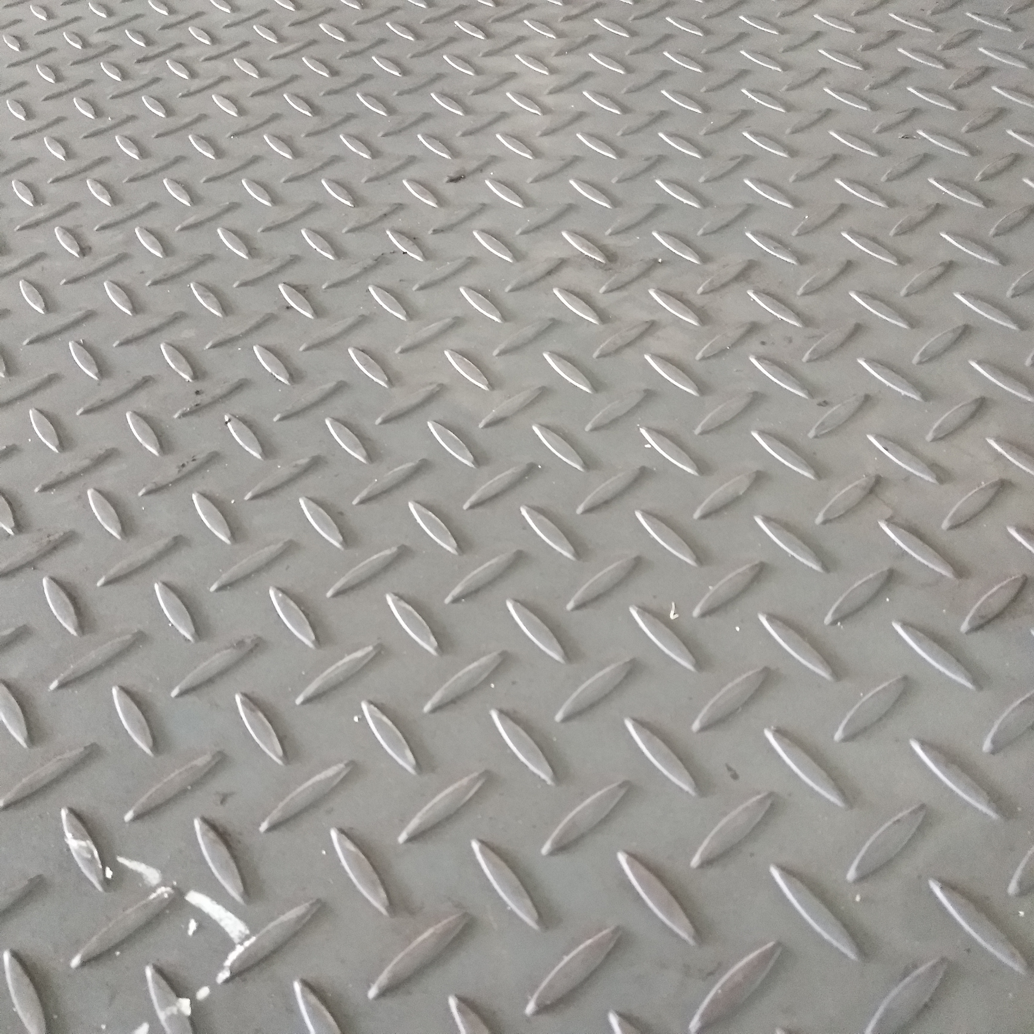 Hot sale mild steel checkered floor plate tear drop checkered steel plate in china