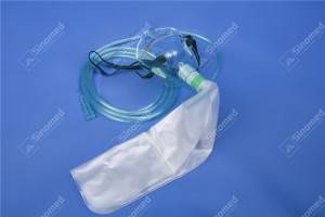 Oxygen mask with reservoir bag