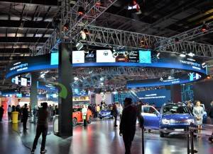 P4 flexible LED screen for Exhibition; circle video screen for Museum and 4S Car shop