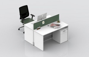 Kancelářské pracoviště pro 3 osoby – 120stupňové stoly