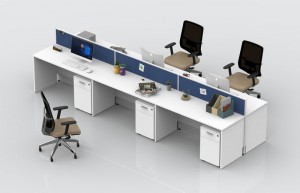 Pisarniška delovna postaja Axle za 3 osebe – 120-stopinjske mize