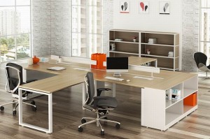 Conjunto de estação de trabalho L-Desk para quatro pessoas Montagem de partição de escritório para mesa de funcionários