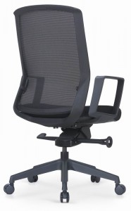 Офисный стул с черным сетчатым сиденьем и спинкой