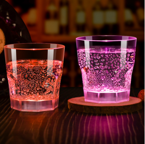 Изготовленные на заказ чашки для вечеринок со светодиодным стаканом для питья светлого пива