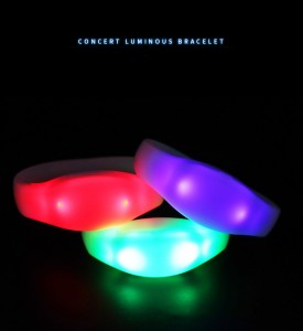 Dostosowana świecąca bransoletka LED Opaska na rękę na imprezę