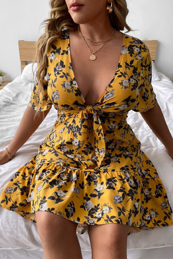 Plus Floral Print Tie Front Plunging Neck Dress Short Sleeve Featured Image